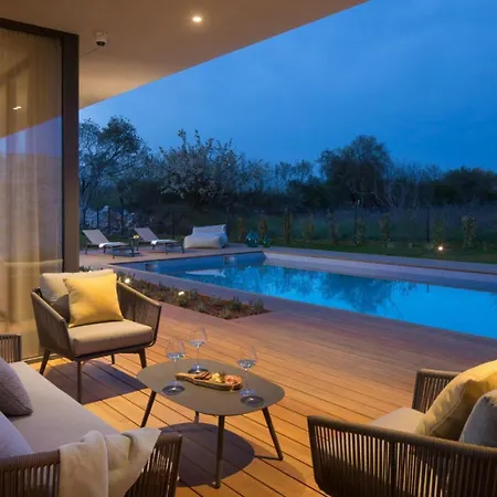 Luxury Serenity Pula 3 With Heated Pool Villa *