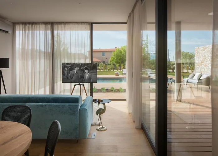 Villa Luxury Serenity Pula 3 With Heated Pool Gajana