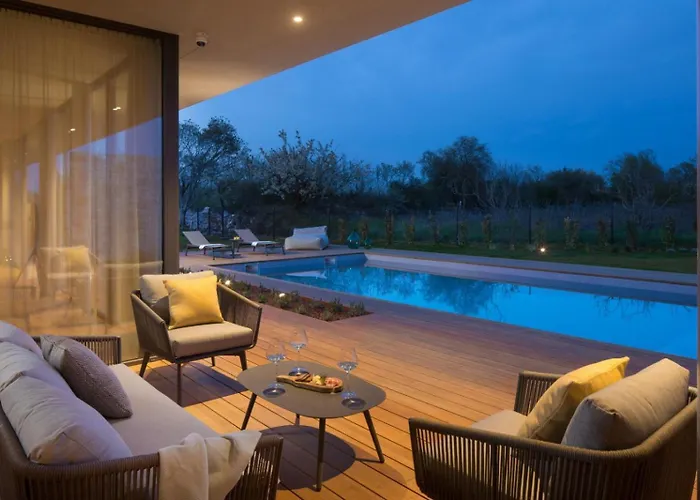 Luxury Serenity Pula 3 With Heated Pool Villa *