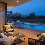 Luxury Serenity Pula 3 With Heated Pool Βίλα *